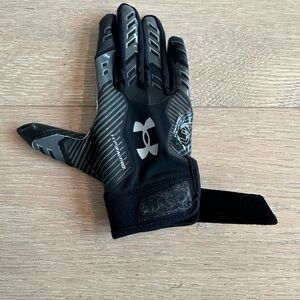Under Armour Black and Gray Sports Glove